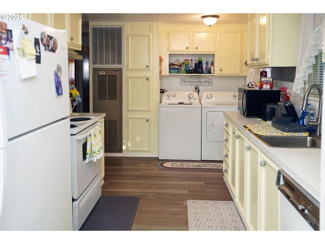 12430 N SOUTH SHORE Ave, Portland, OR 97217