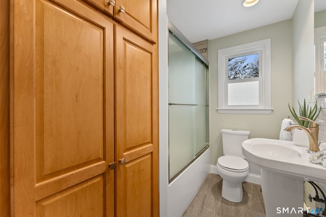 94 Broad Street, Manchester, CT 06042