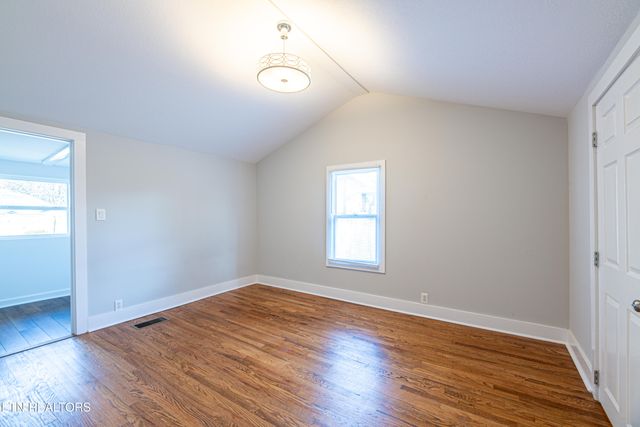 1602 Berry Rd, Knoxville, TN 37920