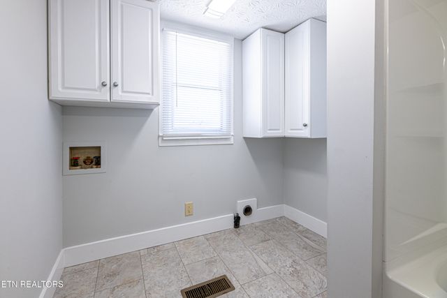 1602 Berry Rd, Knoxville, TN 37920