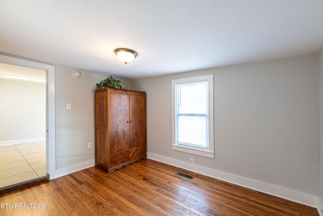1602 Berry Rd, Knoxville, TN 37920