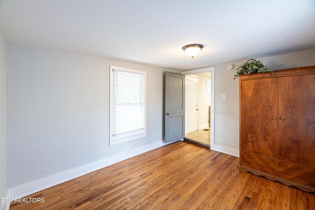 1602 Berry Rd, Knoxville, TN 37920