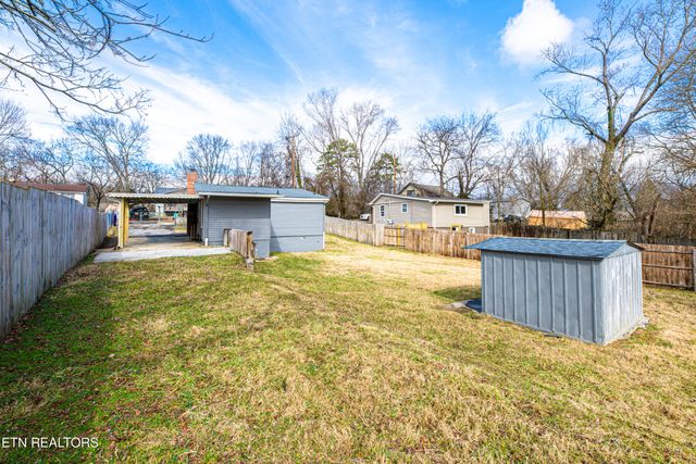 1602 Berry Rd, Knoxville, TN 37920