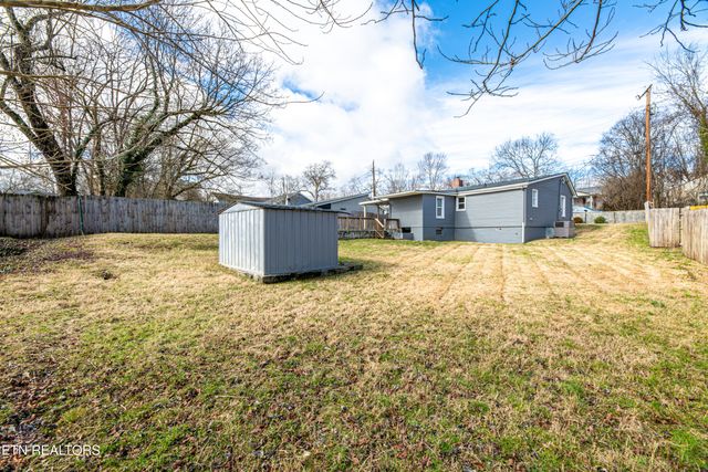 1602 Berry Rd, Knoxville, TN 37920