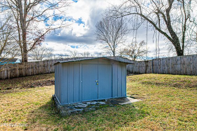 1602 Berry Rd, Knoxville, TN 37920