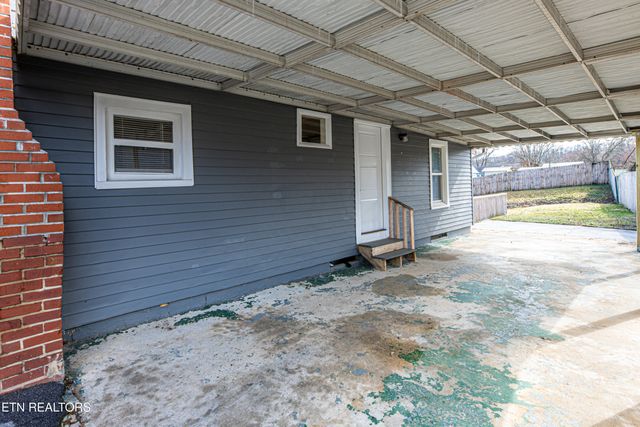 1602 Berry Rd, Knoxville, TN 37920