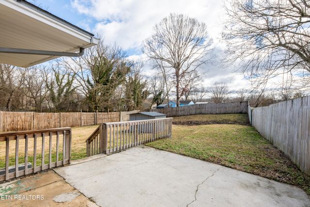 1602 Berry Rd, Knoxville, TN 37920