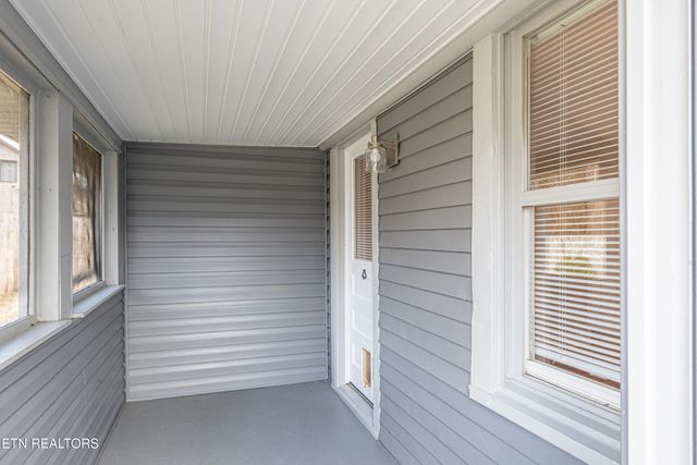 1602 Berry Rd, Knoxville, TN 37920