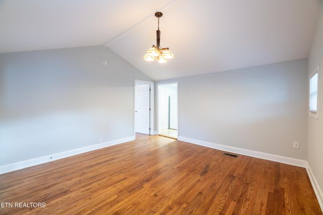 1602 Berry Rd, Knoxville, TN 37920