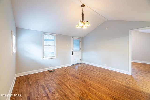1602 Berry Rd, Knoxville, TN 37920