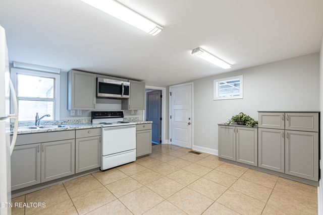 1602 Berry Rd, Knoxville, TN 37920