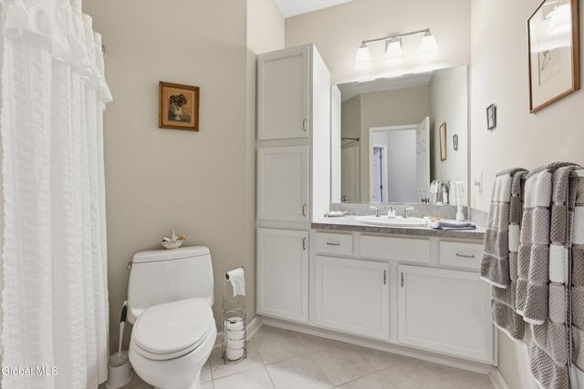 27 Rosemore Place, Halfmoon, NY 12118