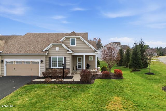 27 Rosemore Place, Halfmoon, NY 12118