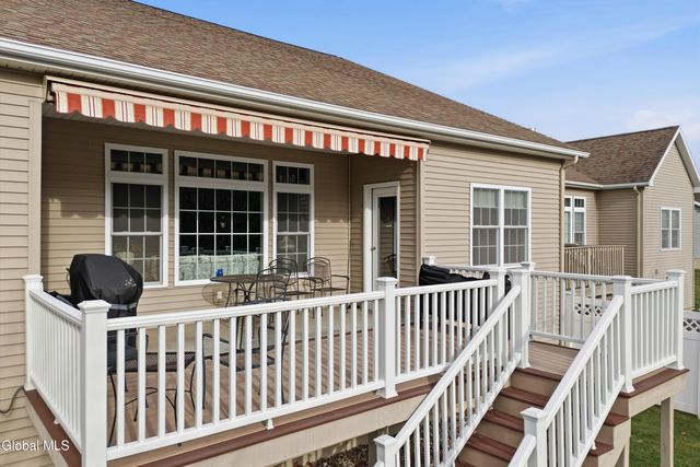 27 Rosemore Place, Halfmoon, NY 12118