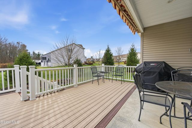 27 Rosemore Place, Halfmoon, NY 12118