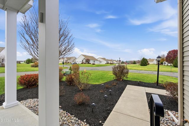 27 Rosemore Place, Halfmoon, NY 12118