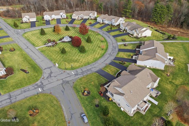 27 Rosemore Place, Halfmoon, NY 12118