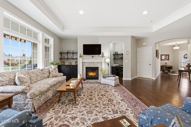 27 Rosemore Place, Halfmoon, NY 12118