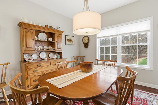 27 Rosemore Place, Halfmoon, NY 12118