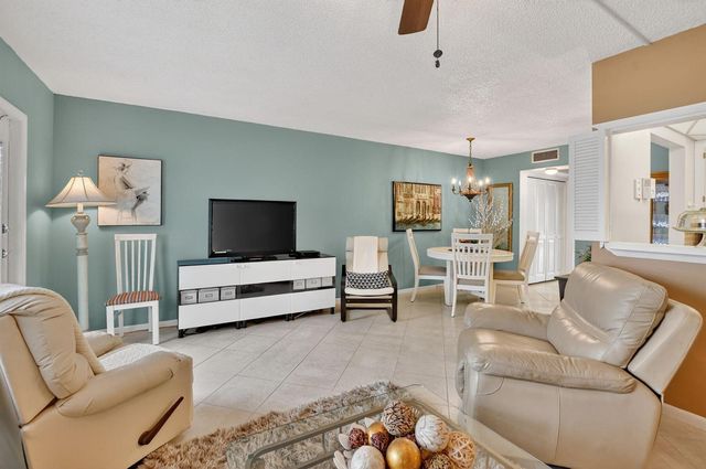 2010 N Farnham N, Deerfield Beach, FL 33442