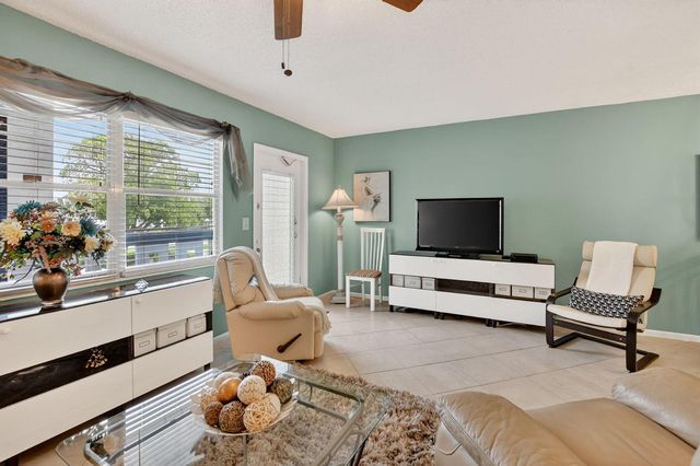 2010 N Farnham N, Deerfield Beach, FL 33442