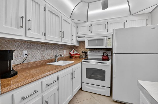 2010 N Farnham N, Deerfield Beach, FL 33442