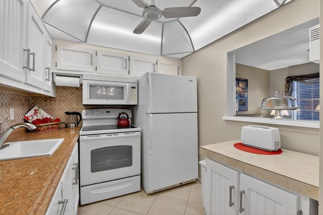 2010 N Farnham N, Deerfield Beach, FL 33442