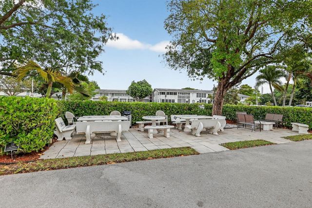 2010 N Farnham N, Deerfield Beach, FL 33442