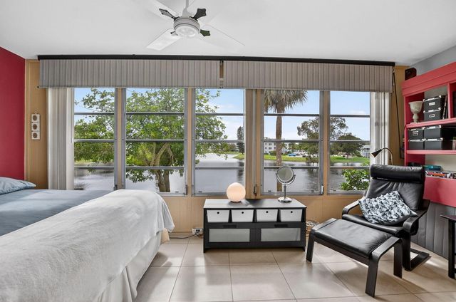 2010 N Farnham N, Deerfield Beach, FL 33442