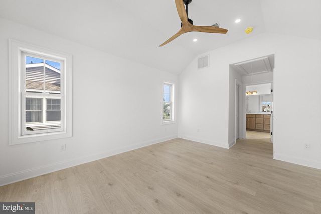 354 W 11TH ST, Ship Bottom, NJ 08008