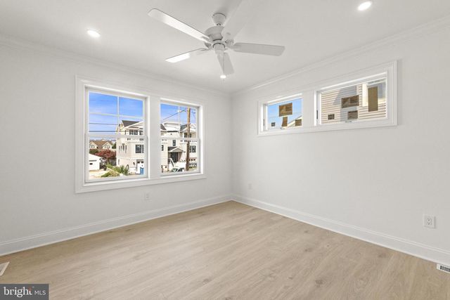 354 W 11TH ST, Ship Bottom, NJ 08008