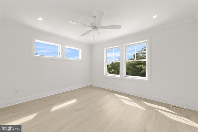 354 W 11TH ST, Ship Bottom, NJ 08008