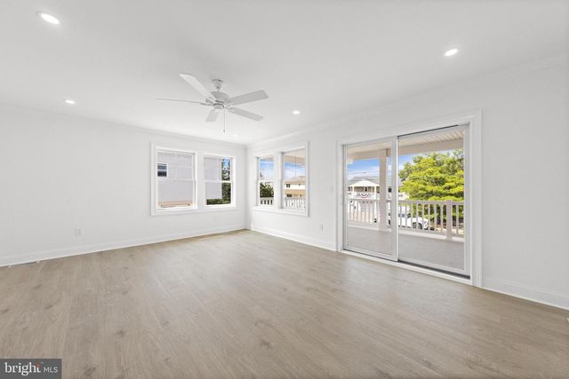 354 W 11TH ST, Ship Bottom, NJ 08008