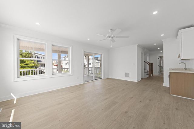 354 W 11TH ST, Ship Bottom, NJ 08008