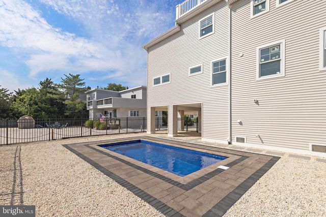 354 W 11TH ST, Ship Bottom, NJ 08008