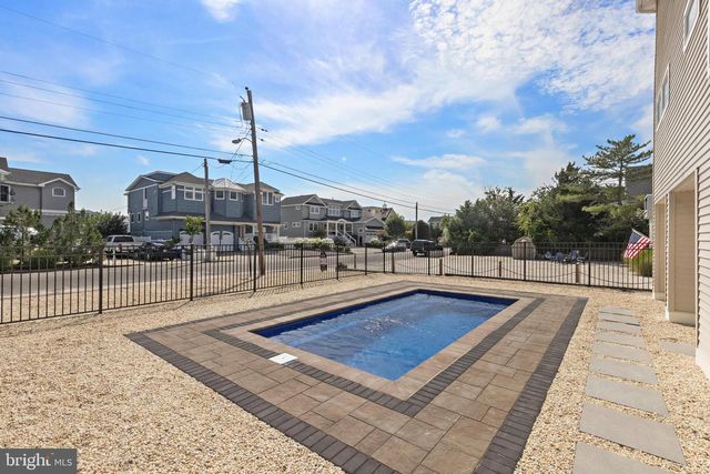 354 W 11TH ST, Ship Bottom, NJ 08008