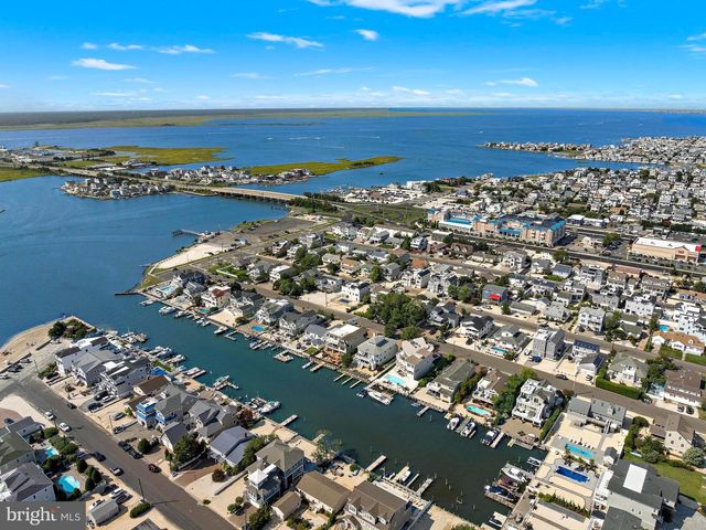 354 W 11TH ST, Ship Bottom, NJ 08008