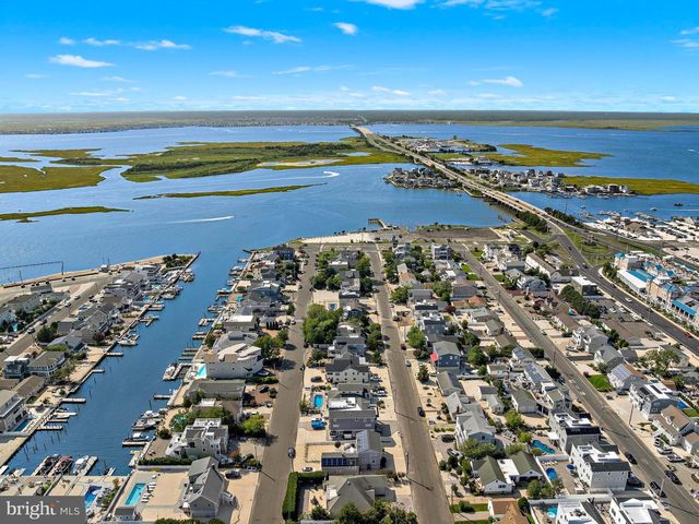 354 W 11TH ST, Ship Bottom, NJ 08008