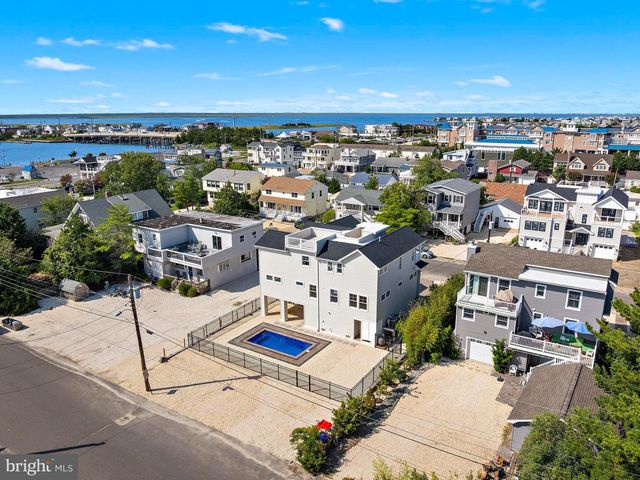 354 W 11TH ST, Ship Bottom, NJ 08008