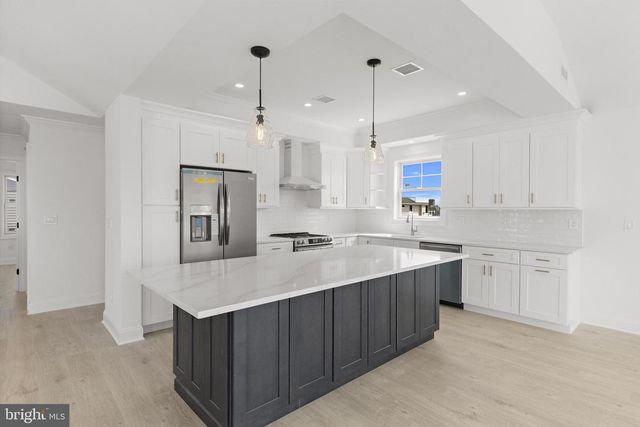 354 W 11TH ST, Ship Bottom, NJ 08008