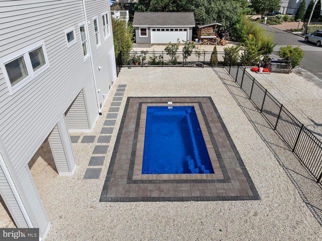354 W 11TH ST, Ship Bottom, NJ 08008