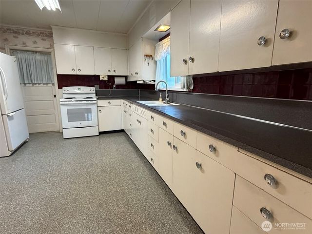 1010 W Perry Street, Aberdeen, WA 98520