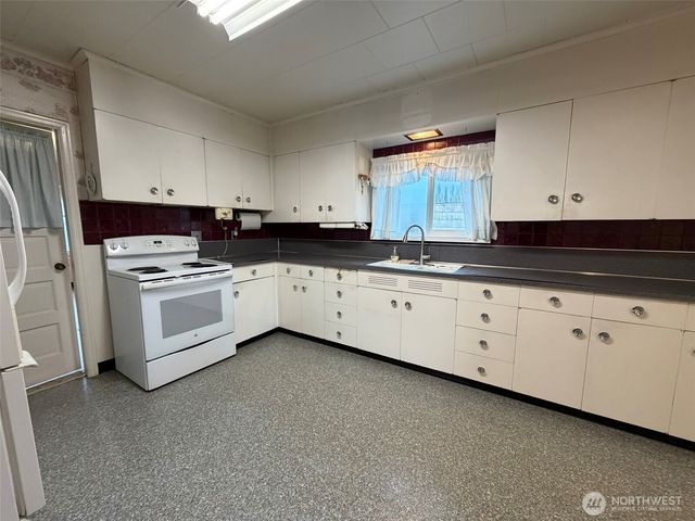 1010 W Perry Street, Aberdeen, WA 98520