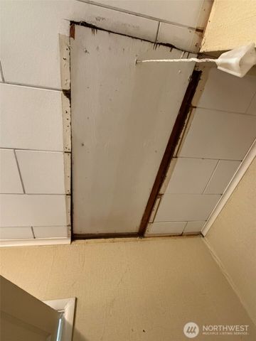 1010 W Perry Street, Aberdeen, WA 98520