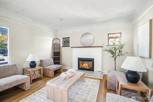 7318 20th Avenue NE, Seattle, WA 98115