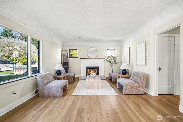 7318 20th Avenue NE, Seattle, WA 98115