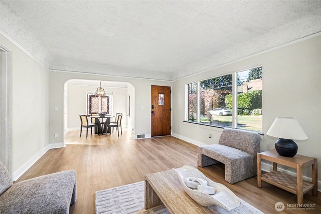 7318 20th Avenue NE, Seattle, WA 98115