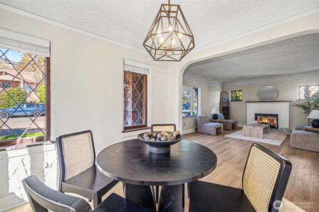 7318 20th Avenue NE, Seattle, WA 98115