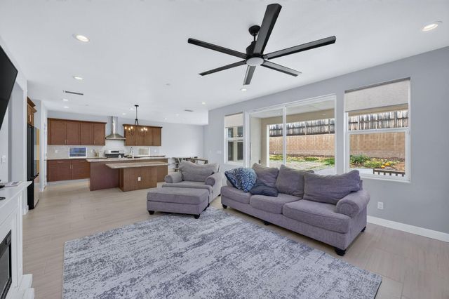 907 Orchard Hills Road, Madera, CA 93636