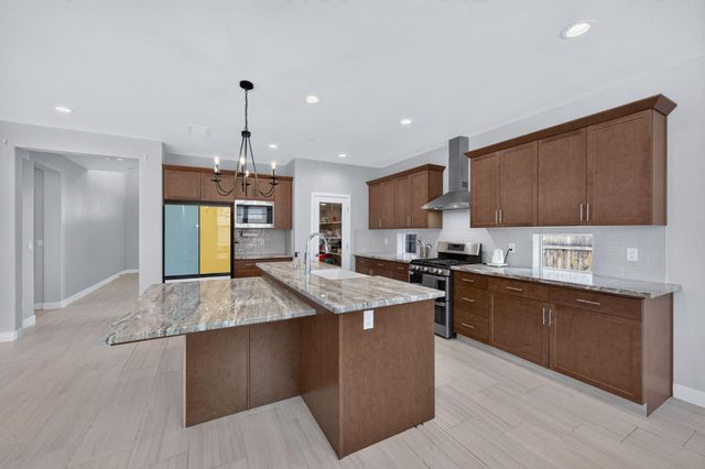 907 Orchard Hills Road, Madera, CA 93636